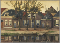 29387 Gezicht over het Zwarte Water te Utrecht op de voorgevels van enige huisjes aan de noordzijde van het water bij ...